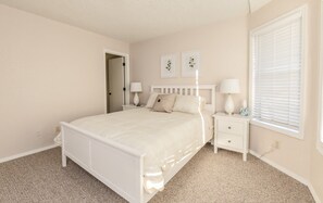5 Schlafzimmer, Zimmersafe, Schreibtisch, Bügeleisen/Bügelbrett