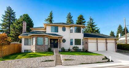Spacious 5,000+ sq ft house, Close to PDX Airport