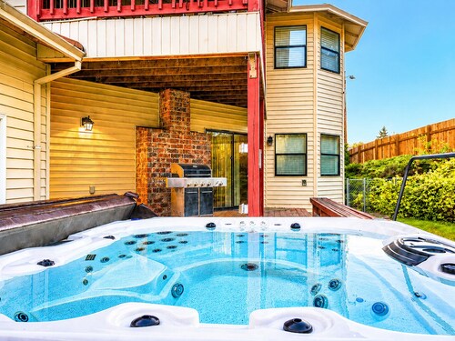 Spacious 5,000+ sq ft house, Close to PDX Airport