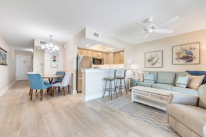 TV, offices - OCEAN'S REACH 3X4: Top Floor, Gulf-Front Views, Direct Access, Amenities Open (Sanibel Island)