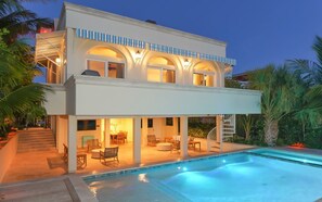 Et oppvarmet basseng