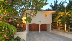 Property grounds - Villa Marisol: Beachfront, Mediterranean style, w/terrace, pool, hot tub! (Anna Maria)