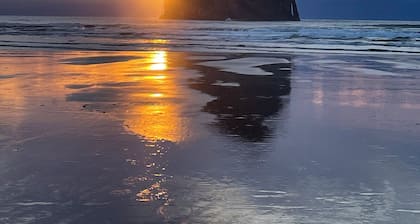 Riverfront and 1-1/2 Blk to Beach Access, Amazing Water Views, Pet Friendly