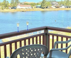 Property grounds - Riverfront and 1-1/2 Blk to Beach Access, Amazing Water Views, Pet Friendly (Pacific City)