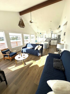 Smart TV, DVD player - Riverfront and 1-1/2 Blk to Beach Access, Amazing Water Views, Pet Friendly (Pacific City)