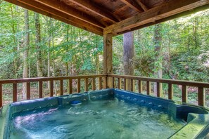 Outdoor spa tub - 7th Heaven - 2 Bedroom LOG Cabin! (Sevierville)