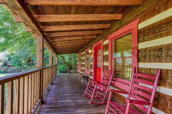 Terrace/patio - 7th Heaven - 2 Bedroom LOG Cabin! (Sevierville)