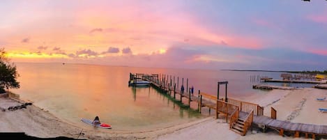 Beach nearby, sun-loungers, beach towels