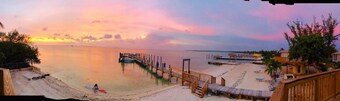 JULY 4th Islamorada BEACH paradise - 2 Bedrooms Boat Slip Ramp Pier Pool Hot Tub