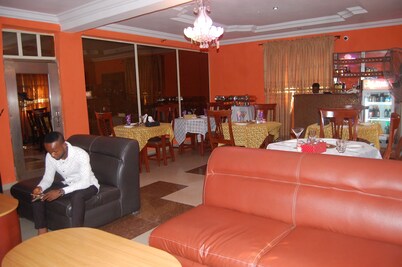 Twin Towers Hotel Nnewi