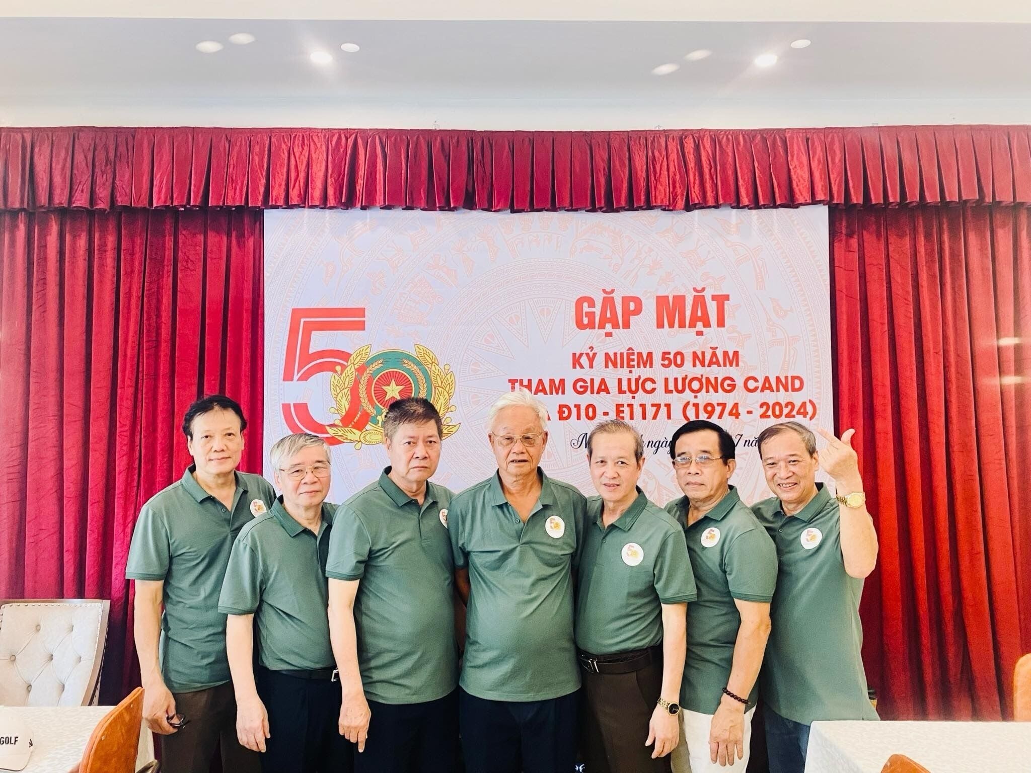 breakfast, lunch, dinner served; local and international cuisine