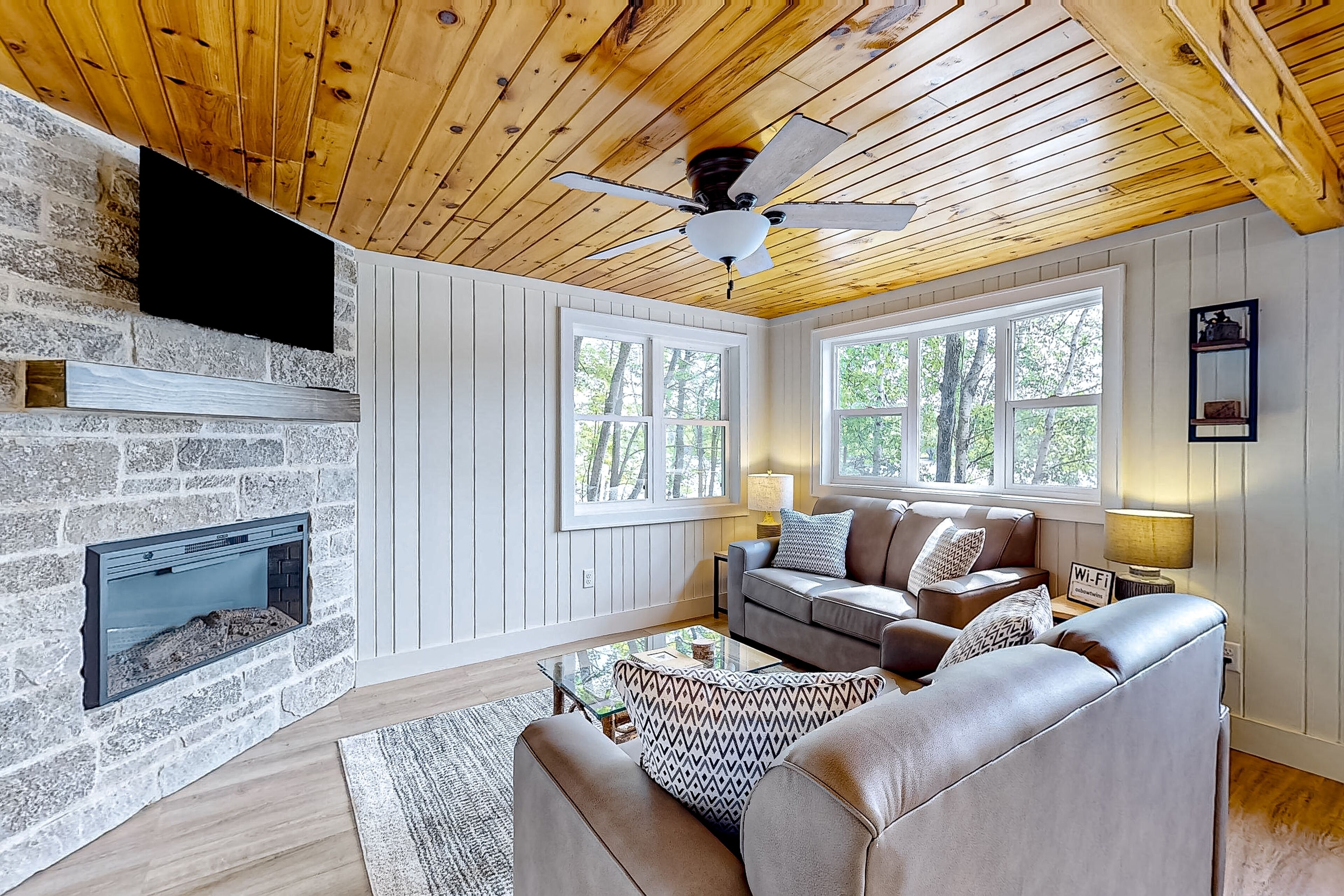 Newly Renovated Lakefront Cabin With Incredible Water Views