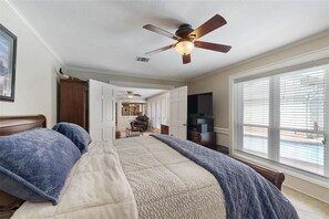 4 bedrooms, iron/ironing board, WiFi, bed sheets - Beautiful home 2 miles from the Galleria (Houston)