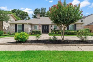 Exterior - Beautiful home 2 miles from the Galleria (Houston)