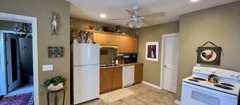 Lynchburg cottage across from Jack Daniels Barrel Houses, come smell the mash!!