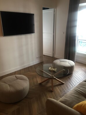 TV - Cosy Parisian stylish loft (Paris)