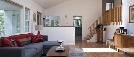 Smart TV, fireplace, stereo
