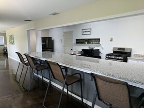 Fridge, microwave, oven, stovetop - Fish Net Lodge Vacation Home Large Home With Great Veiws (Mena)