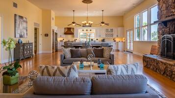 Smart-TV, Kamin, Tischfußball