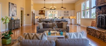 Union Road Schoolhouse-History and Elegance in Wine Country! Brand New Spa!