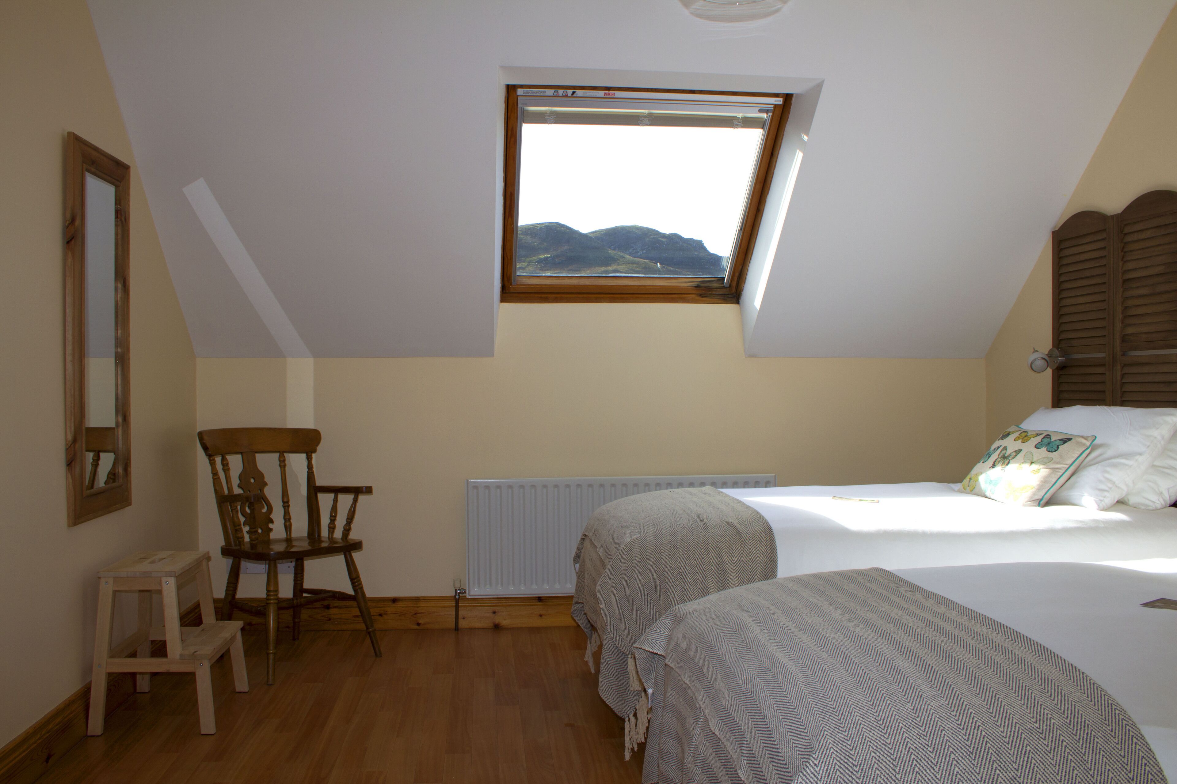 Twin Room, Mountain View (CLONMANY) | Iron/ironing board, free cribs/infant beds, free WiFi, bed sheets