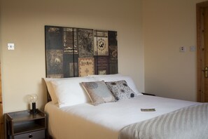Double Room (BALLYLIFFIN - UPSTAIRS) | Iron/ironing board, free cribs/infant beds, free WiFi, bed sheets