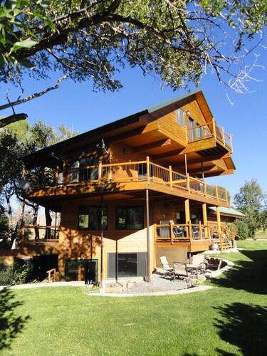 Trout Creek Lodge on the water