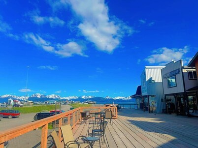 2 bedroom suite on the Homer Spit with 180 degree view of Kachemak Bay