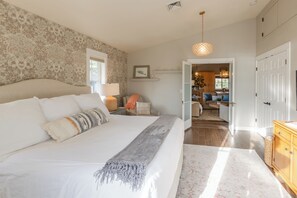 3 bedrooms, desk, iron/ironing board, travel cot