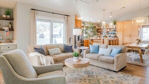Unclassified image, 3 of 64, button - Two King Suites, Ocean Views & Upscale Touches in Downtown Manzanita (Manzanita)