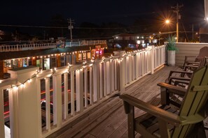 Property grounds - Two King Suites, Ocean Views & Upscale Touches in Downtown Manzanita (Manzanita)