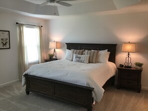 3 makuuhuonetta, silitysrauta/-lauta, ilmainen Wi-Fi, vuodevaatteet