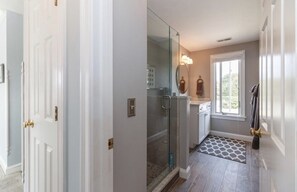 Dusche, Handtücher, Seife, Toilettenpapier