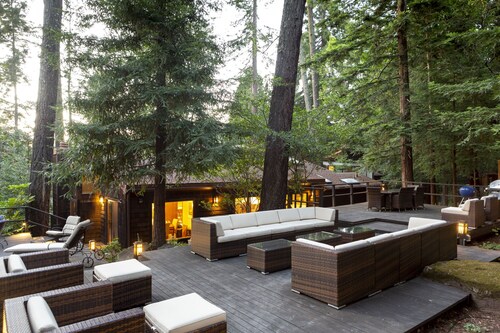 Wine Country Redwood Estate in the Heart of Wine Country