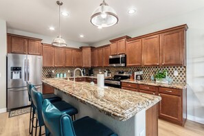 Fridge, microwave, oven, stovetop - Newly Remodeled Modern Home Near Downtown Gilbert! (Gilbert)