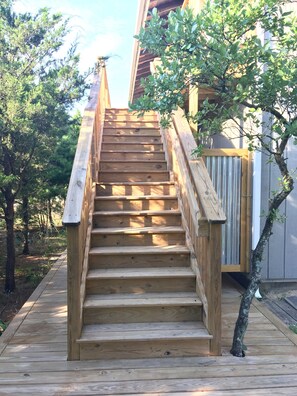 Exterior detail - Beach Plum: Delightful beachfront cottage  perfect for couples and families. (Milton)