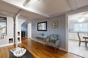 Interior - Spacious home close to the beach with golf & playground nearby - dogs welcome (York)