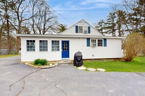 Exterior - Spacious home close to the beach with golf & playground nearby - dogs welcome (York)