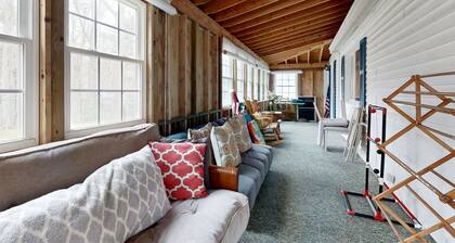 Tilava koti vain korttelin päässä rannalta! Golf & leikkipaikka lähistöllä - Koirat OK!