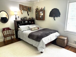 4 bedrooms, iron/ironing board, free WiFi, bed sheets