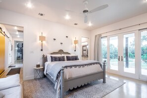 4 habitaciones, tabla de planchar con plancha, wifi y ropa de cama
