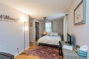 4 bedrooms, in-room safe, iron/ironing board, WiFi