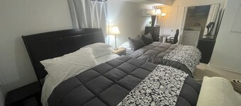 Entire Private Apartment, 2 Queens, Kitchen, Laundry Room, Large Dining Table