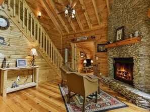 Televisión, chimenea y futbolito 