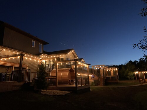 Dragonfly Inn, Loft Suite with private entrance.