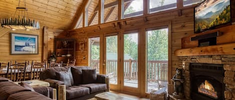 TV, peis og DVD-spiller