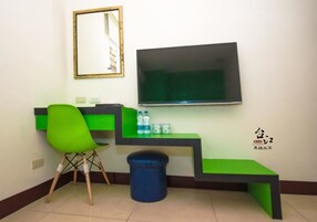 Quadruple Room | Desk, free WiFi, bed sheets