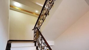 A staircase with black and white steps and ornate metal railings. - Taijing Hotel (Beigan)