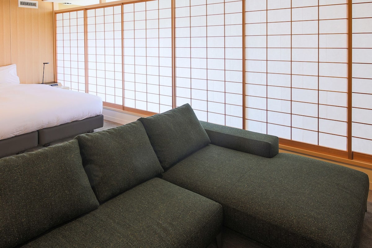 尊榮套房 | 高級寢具、羽絨被、舒適加層、客房內保險箱