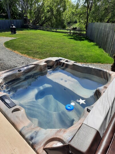 LAUGHING DUCK RANCH.... Canal property and just steps away from the beach!